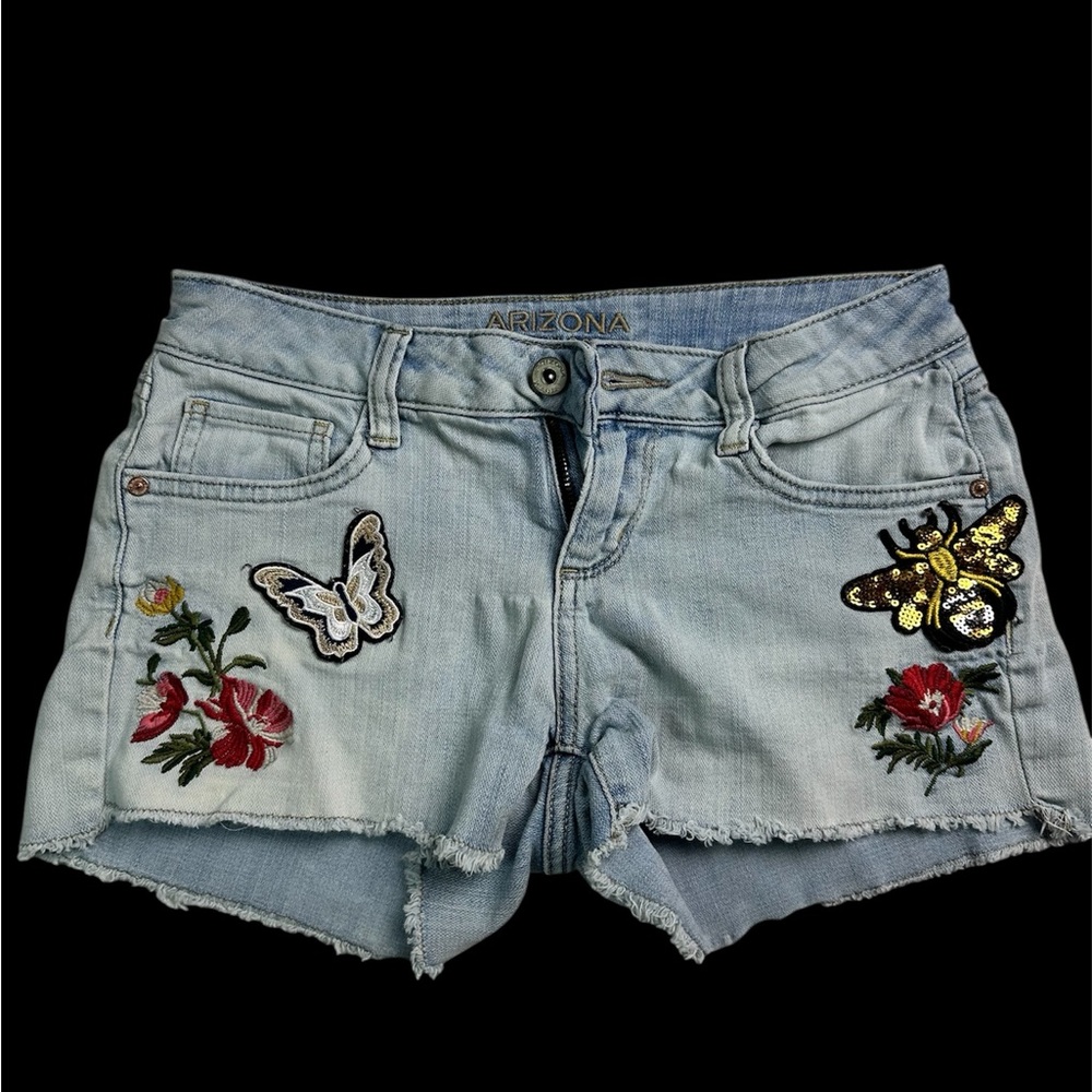 ✨ Arizona Jean‎ Co Light Wash Embroidered Cutoff Shorts Size 3 ✨